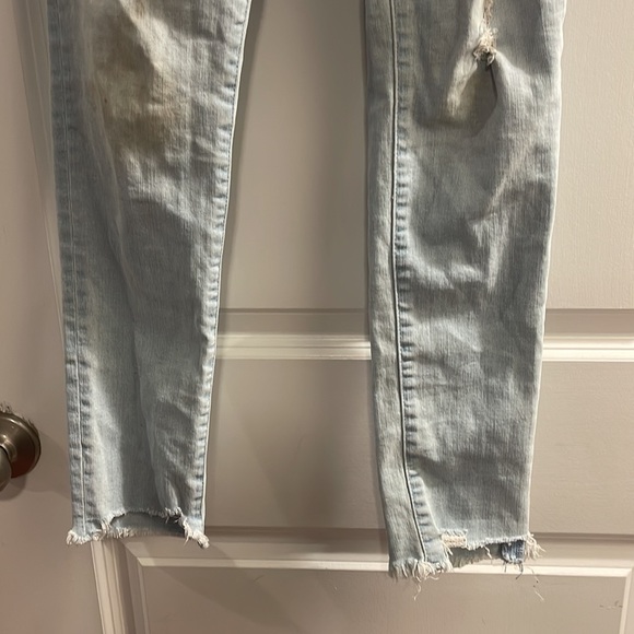 Abercrombie & Fitch light blue size 27 ripped jeans - Picture 3 of 4